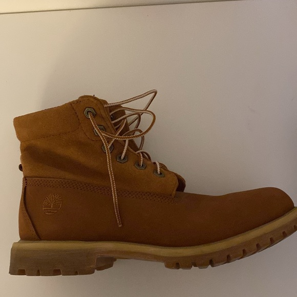 Timberland Women Boots - Picture 2 of 5